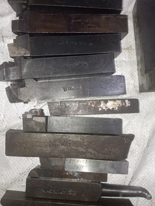Токарные резцы.продам