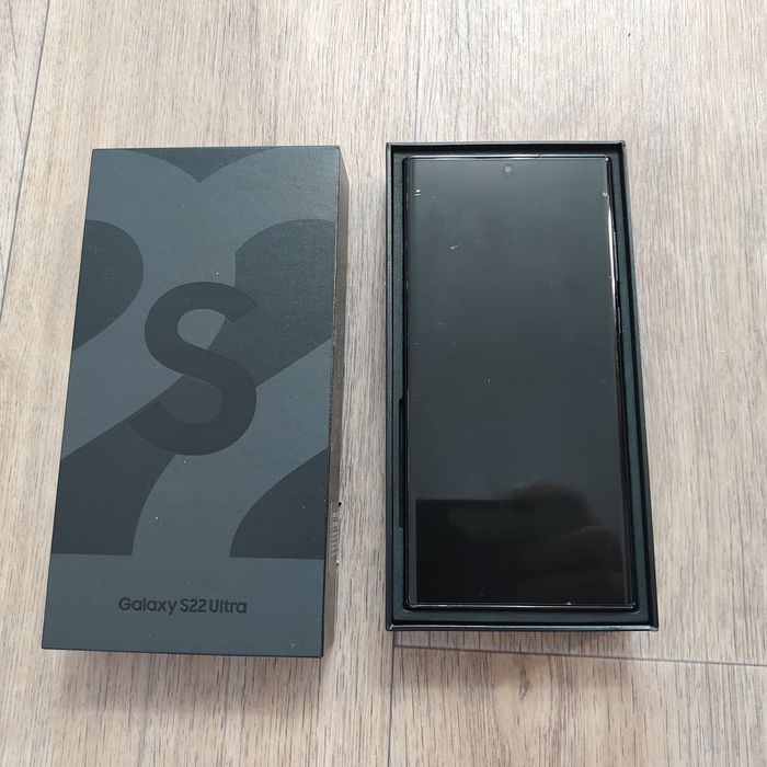Продам телефон самсунг S22 Ultra