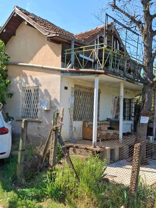 22х.евро Вила в Монтана,  в дясно след бензиностанция Петрол