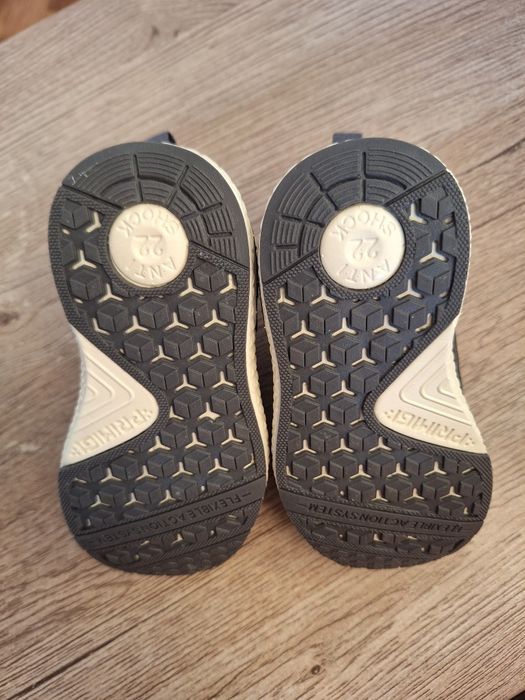 Продавам чисто нови маратонки Primigi