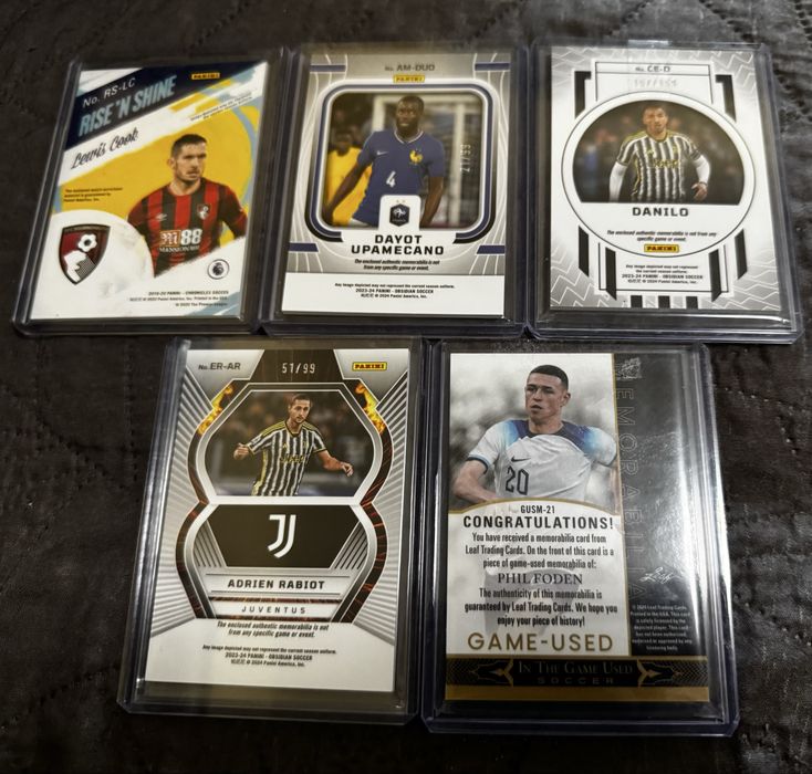 Футболни карти с парче от екип patch relic Topps Panini