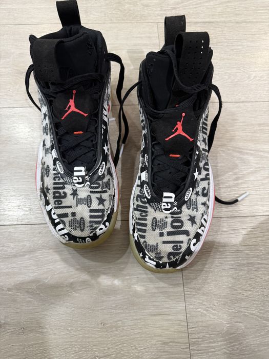 pereche de pantofi sport Air Jordan 36 "Flight School" pentru bărbați.
