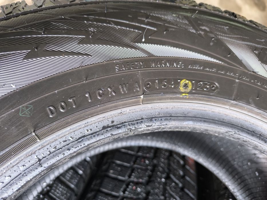 225/60R16 зимни гуми Toyo Observe GS16