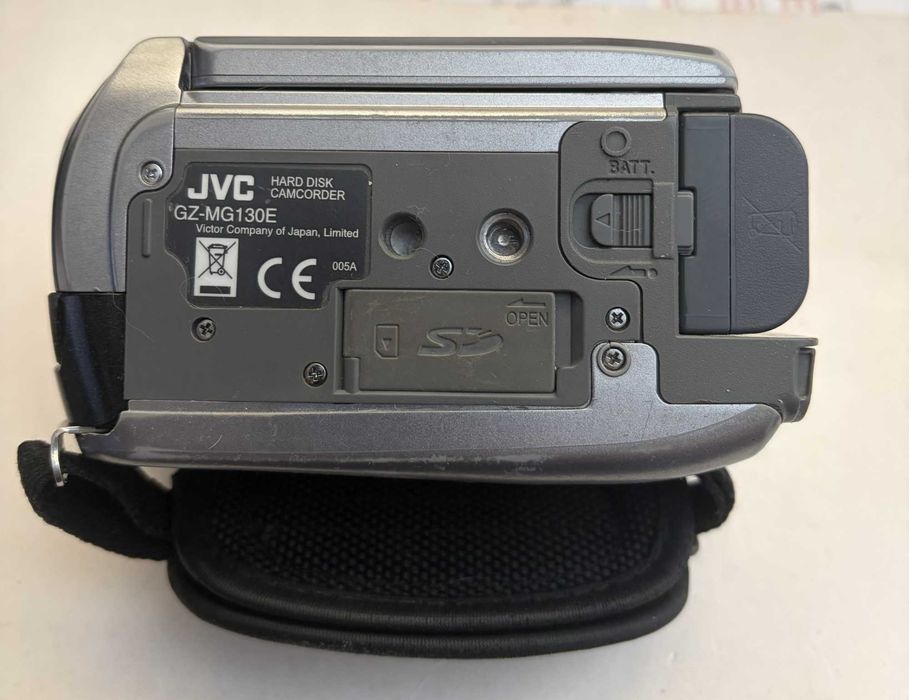 Продавам видеокамера JVC Everio GZ-MG130E