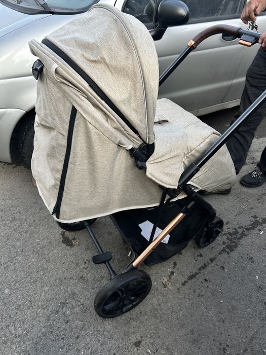 Коляска прогулочная