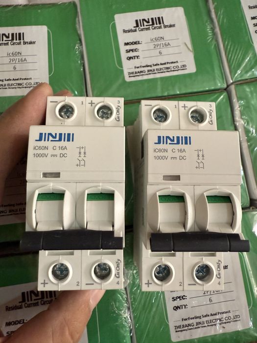 DC aftamat UZIP quyosh panel uchun. Prixdanitel