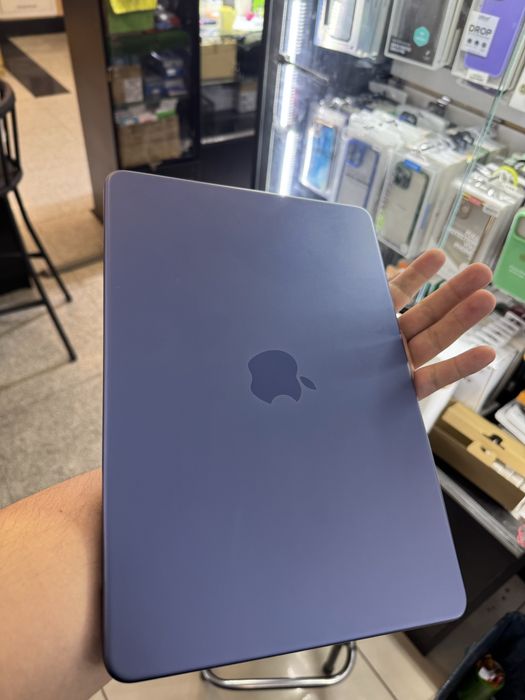 Macbook neo в отличном состояни
