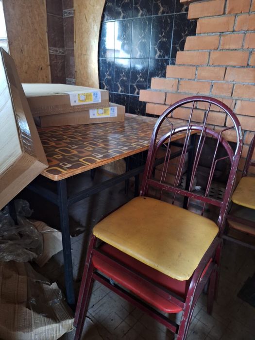 Продам стулья и стол