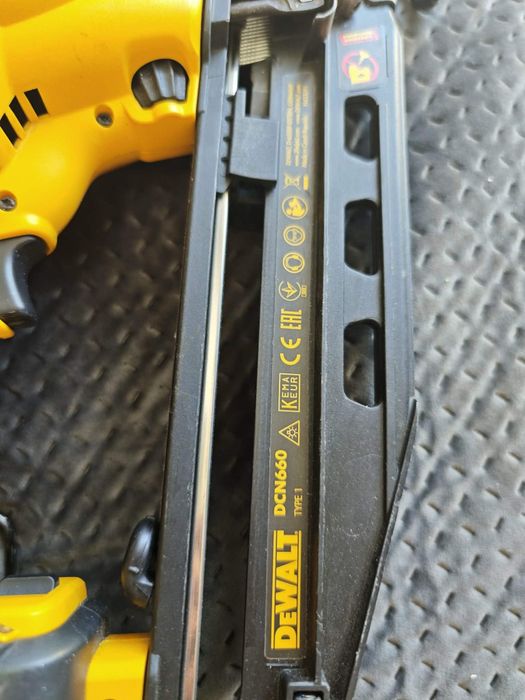 Акумулаторен такер DeWalt DCN660