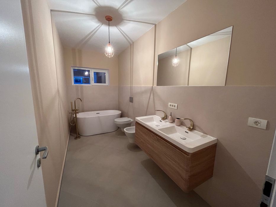 Vând casă modernă cu vedere panoramică asupra Oradiei