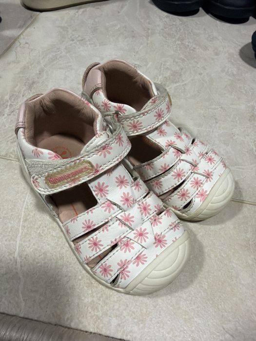 Детская обувь разная