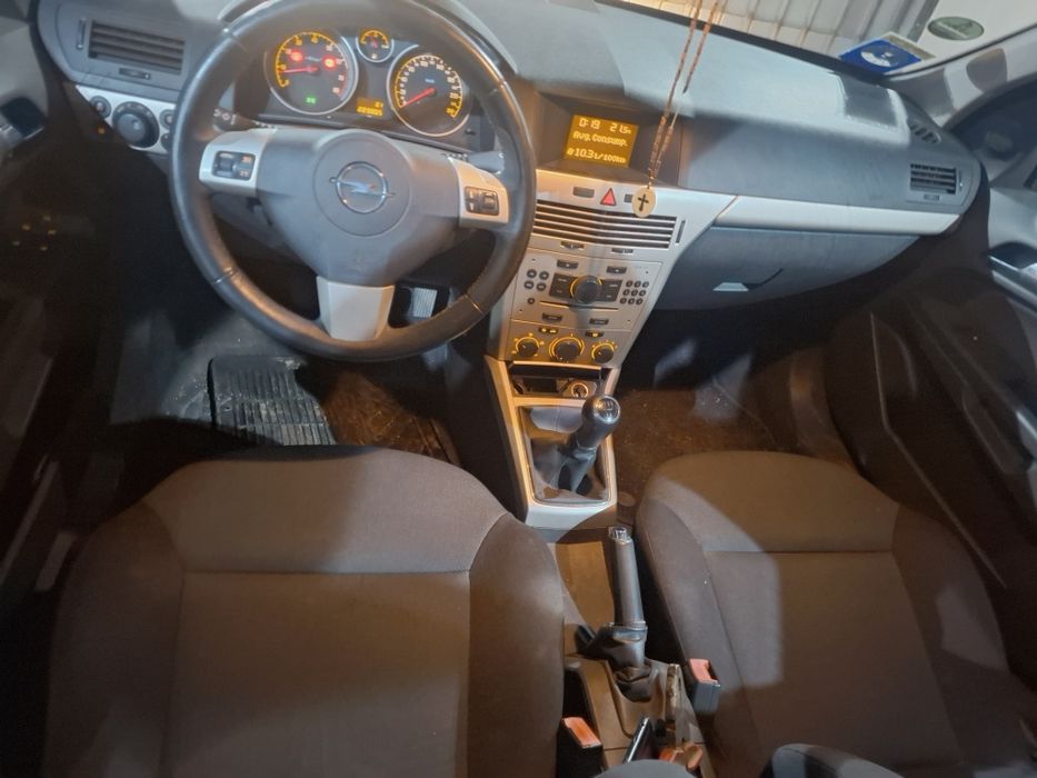 Vand sau Schimb Opel Astra h 2008 acte valabile 1 an imatriculata recent pe bulgaria