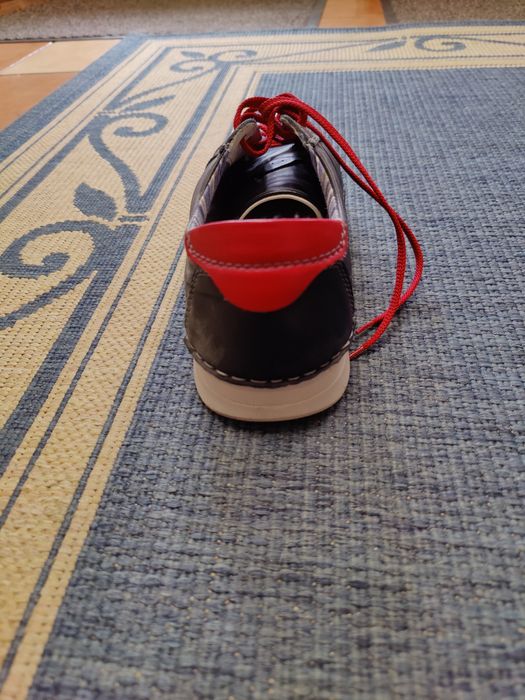 Vand pantofi din piele