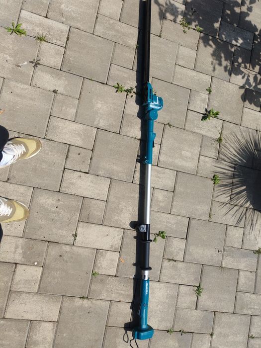 Foarfeca electrica pt gard viu MAKITA DUN461W