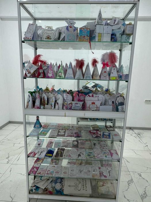 Продам витрина стеклянная