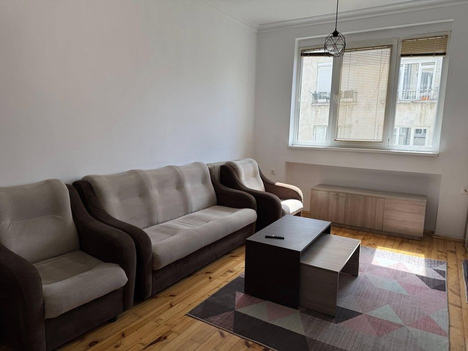 Дава се под наем Двустаен апартамент в София, Център - 75 кв.м за 700 € - Снимка #1