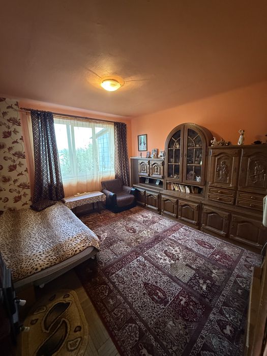 Vând apartament în Aștileu + curte exterioară cu anexe