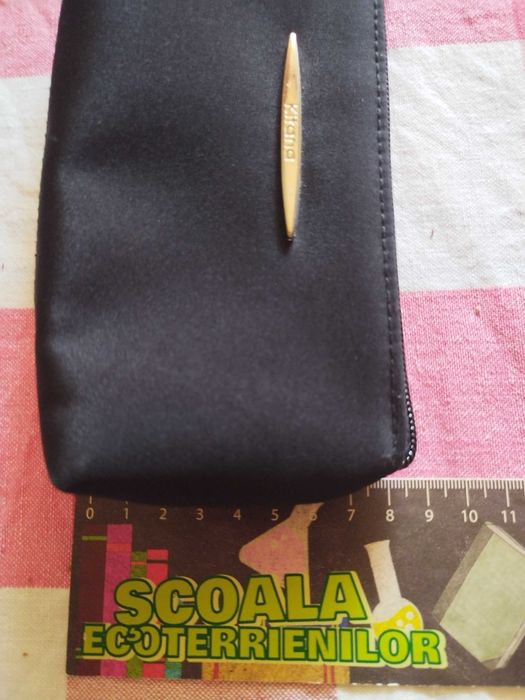 Trusa de călătorie, mica, neagra, de la: Kitana! Purtata o singura dat