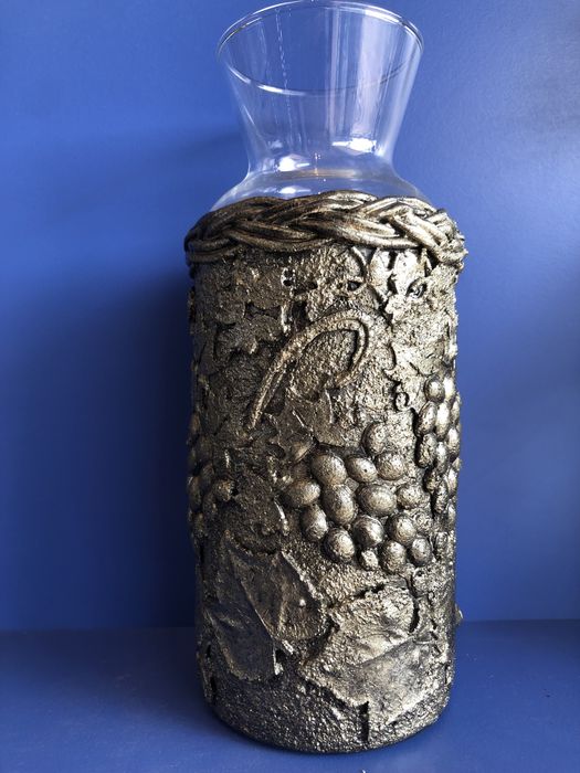 Ръчно декорирана гарафа …става и за ваза