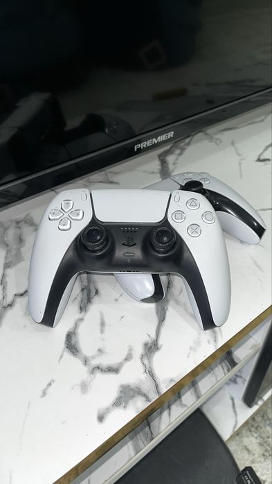 Аренда PlayStation 5 Slim + PS Plus Deluxe + EA Play (500+ игр)