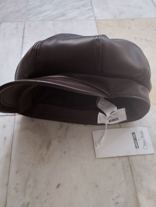 Дамска кожена шапка!