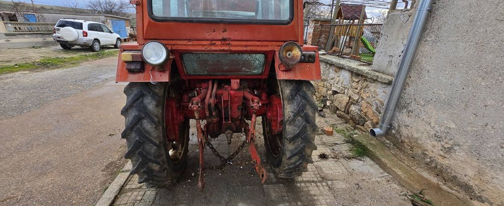Продавам трактор Владимировец