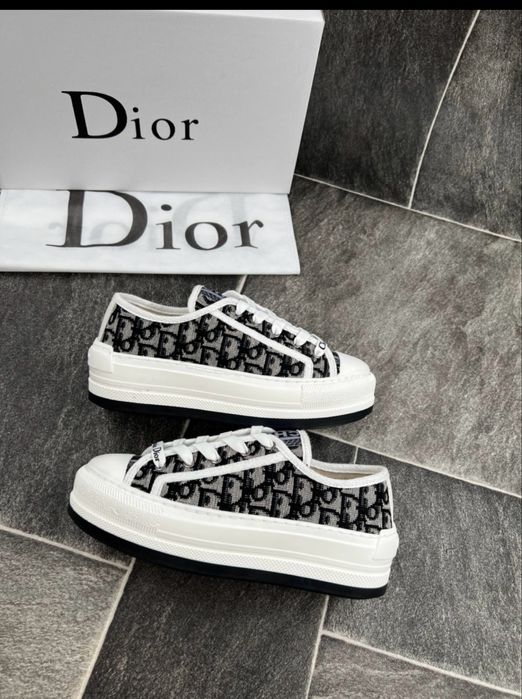 Tenesi dama Dior model deosebit !!