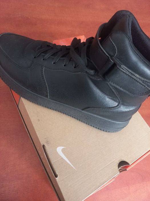 Продам мужские демисезонные кроссовки в стиле джордан, размер 42,5/43.