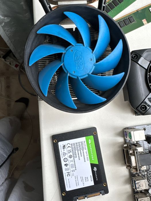 блокпитания,кулер,материнская плата,процессор.