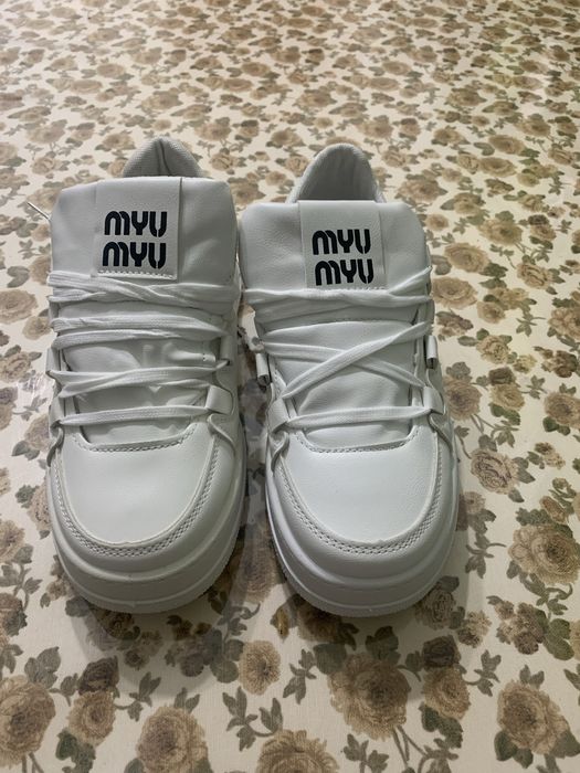 Новые кроссовки 39 размер