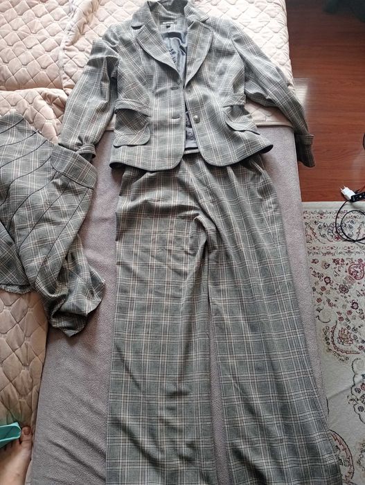 Продам клетчатый костюм тройка