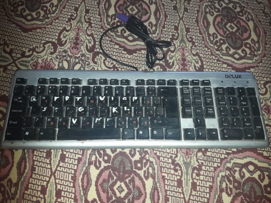 Клавиатура гумирана и мишка