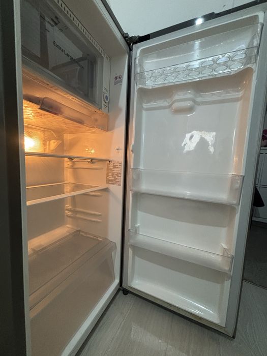 Холодильник LG, отличное состояние, большая морозилка