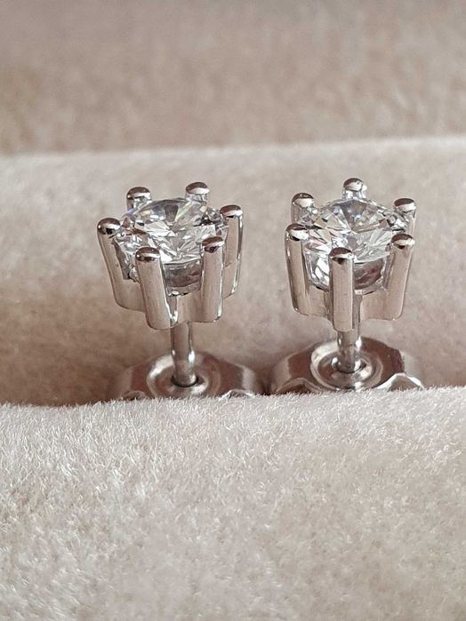 Cercei Stud Punto Luce aur alb cu diamante naturale 0,7ct VVS top unisex
