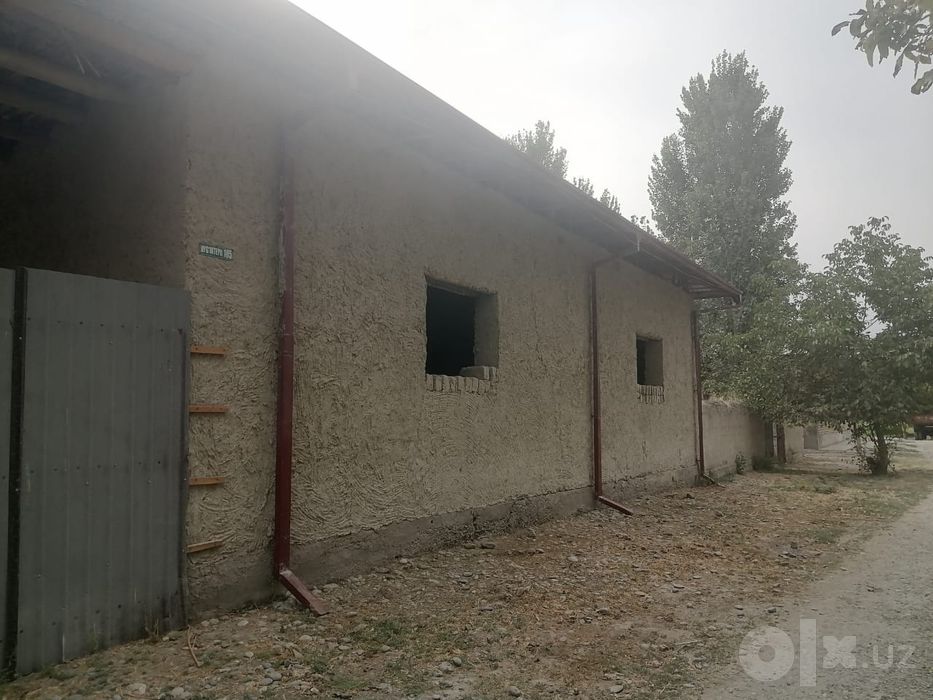 Uy xovli sotiladi