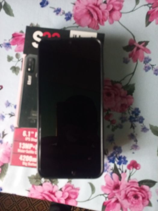 Vand 2 telefoane in stare foarte buna