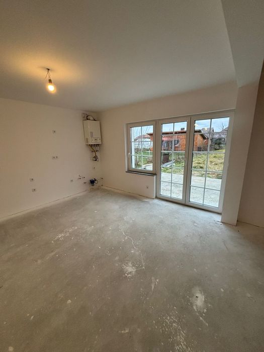 Casa de vânzare în Mocira 
Se oferă spre vânzare casă semifinisată, cu