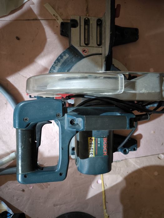 Circular Bosch GCM 10