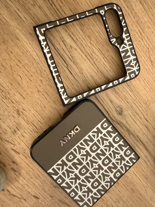Кейс за samsung z flip 6 DKNY