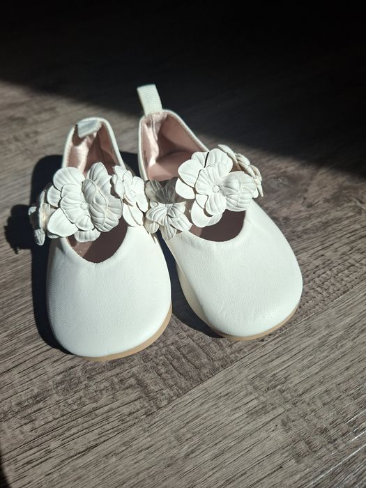 Нови обувки на H  M