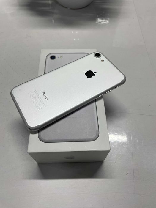 Iphone 7 32 GB Silver С кутия