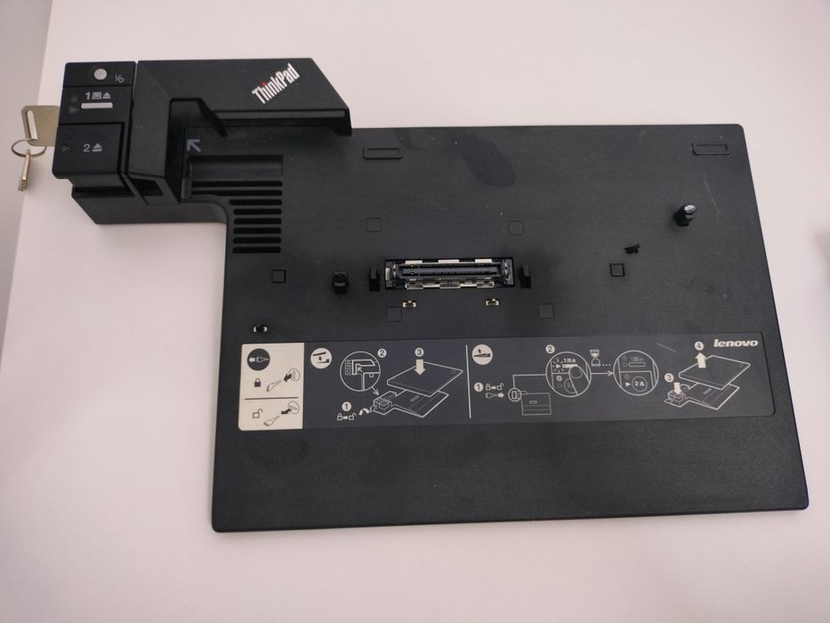 Lenovo t400  чисто нова батерия + докинг станция