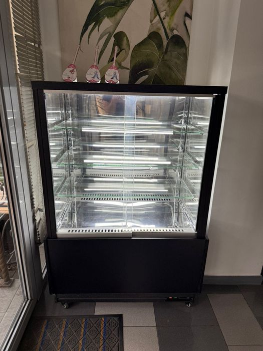 Витринный холодильник