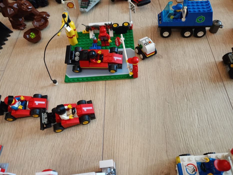 Продавам Лего lego classic space tawn city train