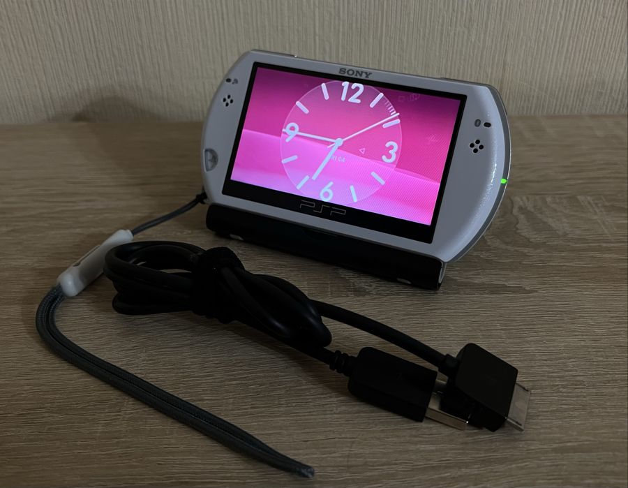 Sony PSP GO Белая