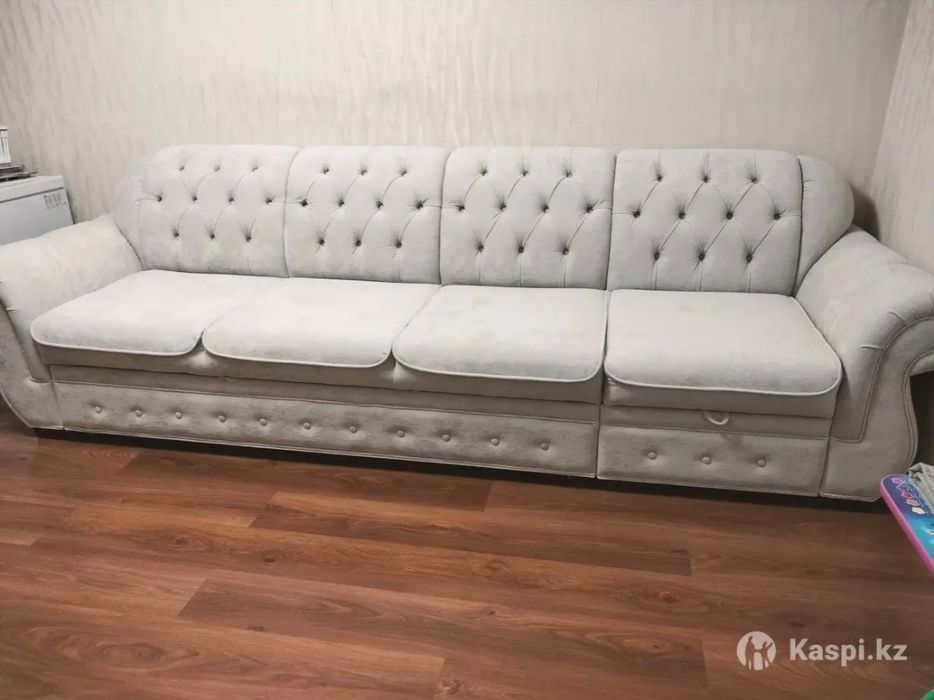 Продам диван светлый