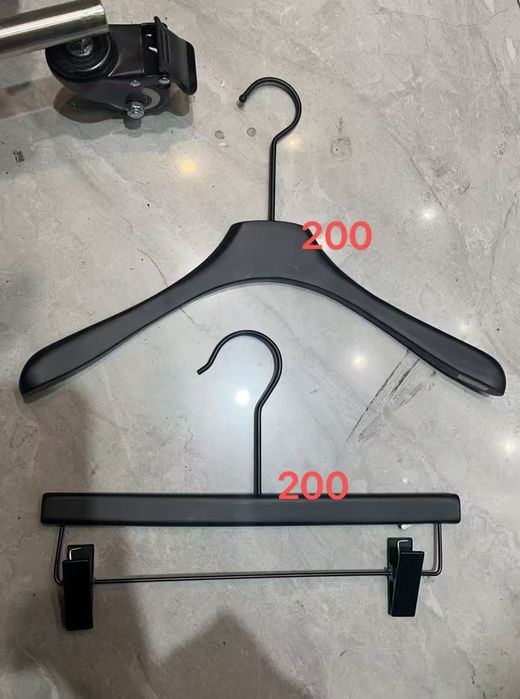 Вешалки деревянные