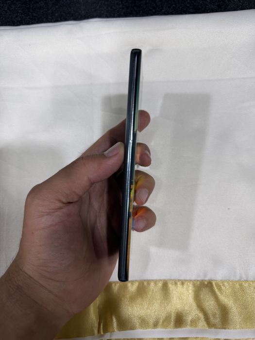 honor 70 pamit 8.128g holati yahwi 1.2 ta joyida qirilgan joyi bor nom