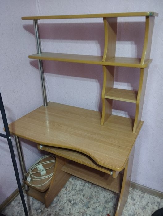 Продам школьный стол
