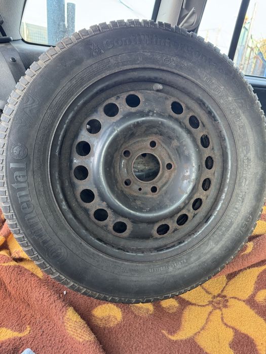 Set 2 cauciucuri iarna cu jante Continental 195/65/R15